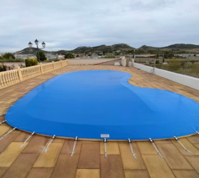 TOLDO VERTICAL CON COFRE