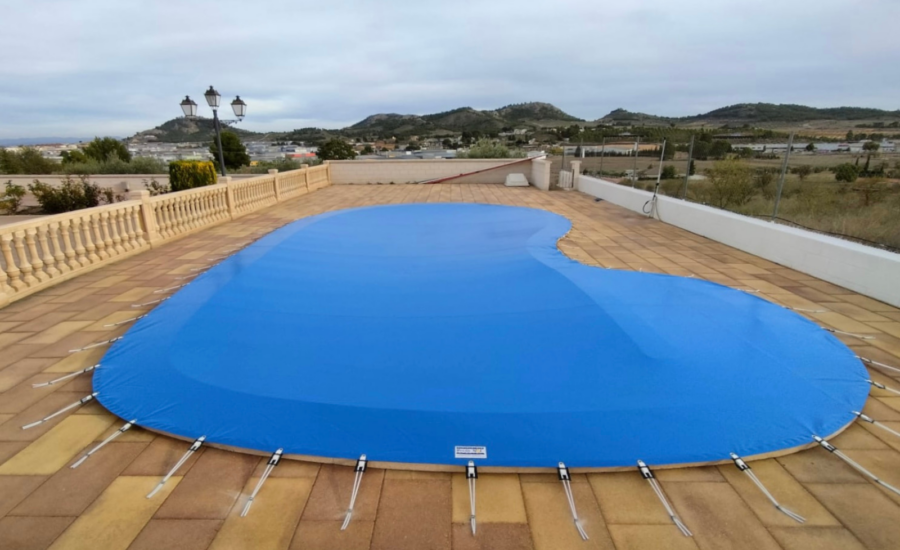 TOLDO VERTICAL CON COFRE