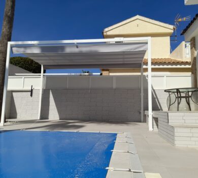 Toldo corredero de palilleria con 4 pilares