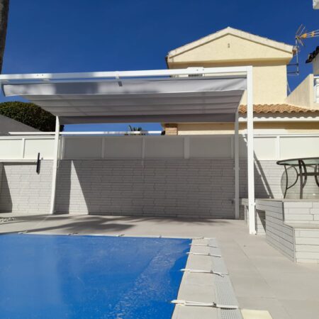 Toldo corredero de palilleria con 4 pilares