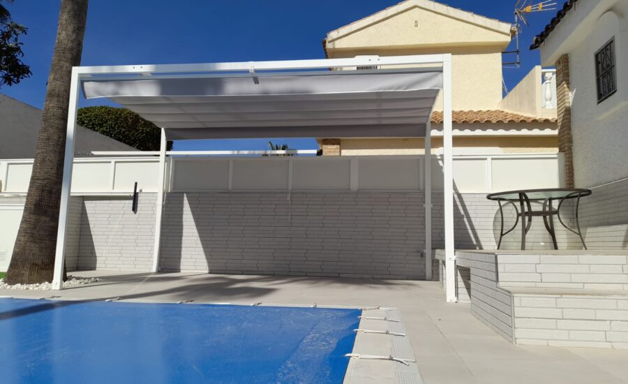 Toldo corredero de palilleria con 4 pilares