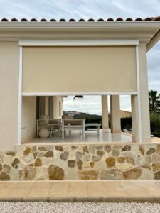 TOLDO VERTICAL CON COFRE