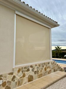 TOLDO VERTICAL CON COFRE